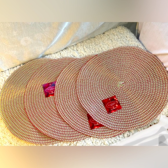 ST. NICHOLAS HOLIDAY SQUARE 4-Pc DECORATIVE CHRISTMAS PLACEMATS - Picture 2 of 3